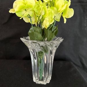 Mikasa Parisian Ivy Crystal vase